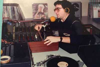 La storia rock di "Radio Grotte", condotta da un frate del convento di Castellana
